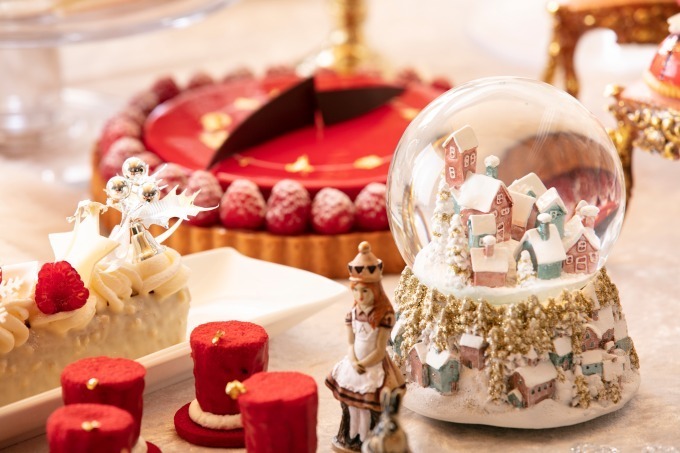 “アリスの世界”が楽しめるクリスマスデザートビュッフェ、ヒルトン東京に白うさぎロールやツリーケーキ｜写真8