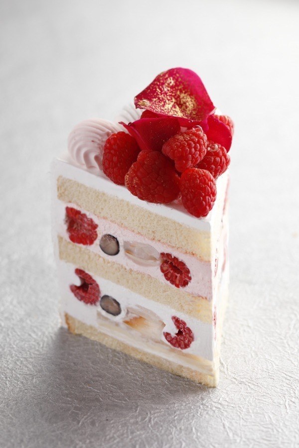 ホテルニューオータニ の“スーパーショートケーキ”が、 ピエール・エルメ・パリとコラボ｜写真3