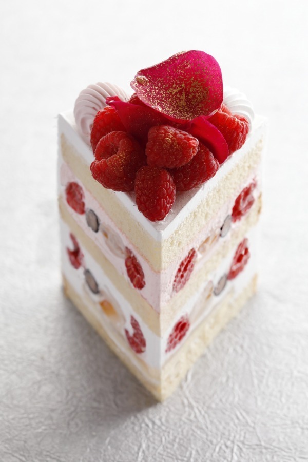 ホテルニューオータニ の“スーパーショートケーキ”が、 ピエール・エルメ・パリとコラボ｜写真2