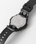 ジ*ー様 G-shock アーバンリサーチ別注 アーバンリサーチの別注G-SHOCK、黒ボディ×白文字盤のミニマルな