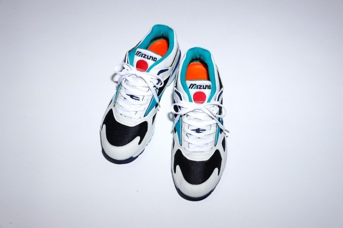 ミズノ×ビームス「SKY MEDAL BEAMS」夕陽と"美"を配して90年代スニーカーを復刻