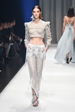 アオイワナカ 2019春夏コレクション - いつの日か、美しい蝶になることを夢見て｜写真3