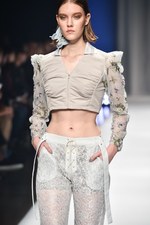 アオイワナカ 2019春夏コレクション - いつの日か、美しい蝶になることを夢見て｜写真4