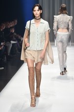 アオイワナカ 2019春夏コレクション - いつの日か、美しい蝶になることを夢見て｜写真5