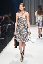 アオイワナカ 2019春夏コレクション - いつの日か、美しい蝶になることを夢見て｜写真11