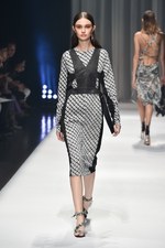 アオイワナカ 2019春夏コレクション - いつの日か、美しい蝶になることを夢見て｜写真13