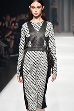 アオイワナカ 2019春夏コレクション - いつの日か、美しい蝶になることを夢見て｜写真14