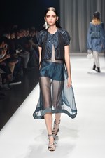 アオイワナカ 2019春夏コレクション - いつの日か、美しい蝶になることを夢見て｜写真25