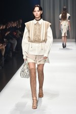 アオイワナカ 2019春夏コレクション - いつの日か、美しい蝶になることを夢見て｜写真33