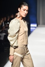 アオイワナカ 2019春夏コレクション - いつの日か、美しい蝶になることを夢見て｜写真42