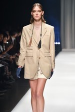 アオイワナカ 2019春夏コレクション - いつの日か、美しい蝶になることを夢見て｜写真54