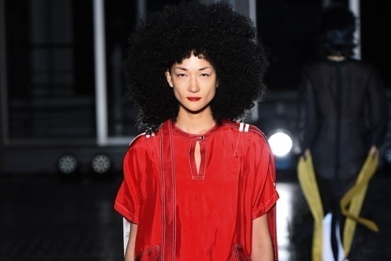 イン 2019年春夏 ウィメンズ&メンズ コレクション