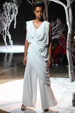 アカリ ミヤヅ 19年春夏コレクション - シフォンやレースで表現する女性のしなやかさ｜写真1