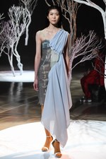 アカリ ミヤヅ 19年春夏コレクション - シフォンやレースで表現する女性のしなやかさ｜写真14