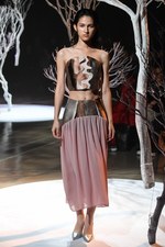 アカリ ミヤヅ 19年春夏コレクション - シフォンやレースで表現する女性のしなやかさ｜写真18