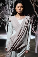 アカリ ミヤヅ 19年春夏コレクション - シフォンやレースで表現する女性のしなやかさ｜写真34