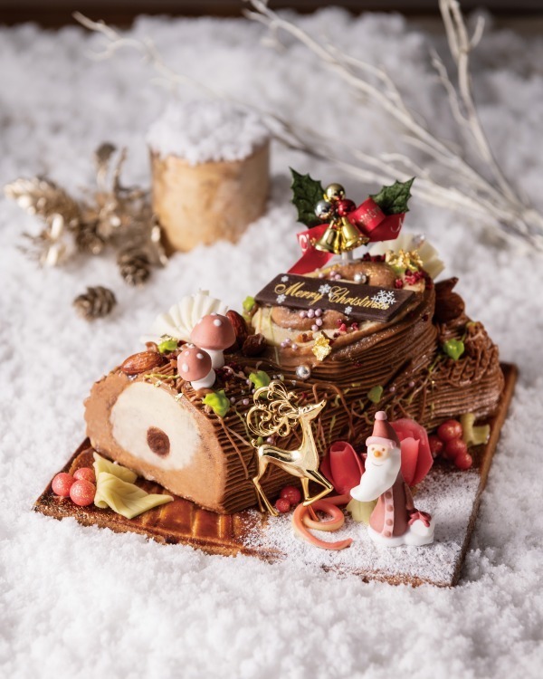 ホテル阪急インターナショナルのクリスマスケーキ、チョコ細工にぎっしり「あまおう」&八女茶オペラ｜写真3
