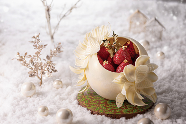 シュトレン｜ホテル阪急インターナショナルのクリスマスケーキ、チョコ細工にぎっしり「あまおう」&八女茶オペラ