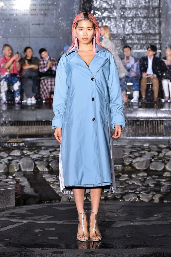 ディーベック 2019年春夏コレクション - 雨の中でも心躍るファッションを楽しもう｜写真1