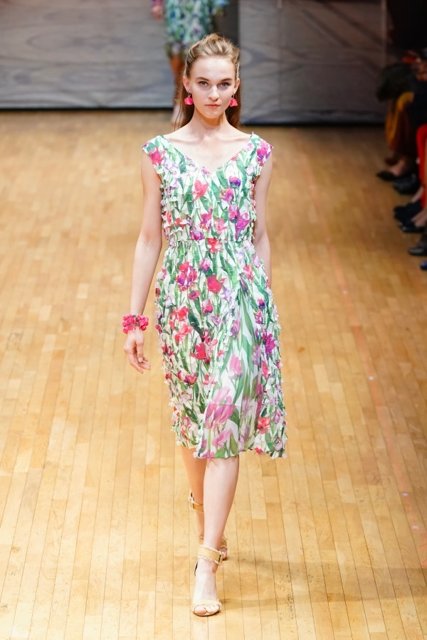 ユキ トリヰ インターナショナル 19年春夏コレクション - 花々が彩るロマンチックなサマードレス - ファッションプレス