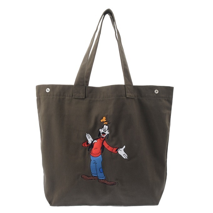 ディズニーストアとLeeの共同企画商品、ミッキーマウスを描いたパーカー＆グーフィー刺繍のトートバッグ - ファッションプレス