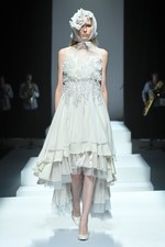 ミドラ 2019年春夏コレクション - “忘れな草”香る日常／非日常のドレス｜写真1