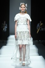 ミドラ 2019年春夏コレクション - “忘れな草”香る日常／非日常のドレス｜写真2