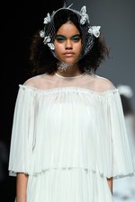 ミドラ 2019年春夏コレクション - “忘れな草”香る日常／非日常のドレス｜写真7