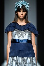 ミドラ 2019年春夏コレクション - “忘れな草”香る日常／非日常のドレス｜写真15