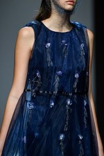 ミドラ 2019年春夏コレクション - “忘れな草”香る日常／非日常のドレス｜写真19