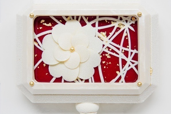 ベージュ アラン・デュカス 東京、シャネルの腕時計「プルミエール」を再現したクリスマスケーキ発売