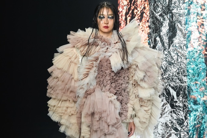 ヴィヴィアーノ 2019年春夏 ウィメンズ&メンズ コレクション