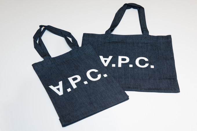 A.P.C.“半月型”ハーフムーンコインケース＆限定色バッグを銀座三越アクセサリーイベントで発売｜写真13