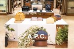 A.P.C.“半月型”ハーフムーンコインケース＆限定色バッグを銀座三越アクセサリーイベントで発売｜写真18