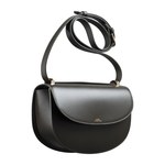 A.P.C.“半月型”ハーフムーンコインケース＆限定色バッグを銀座三越アクセサリーイベントで発売｜写真1