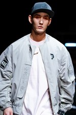 ナード ユニット 2019年春夏コレクション - メディアに支配される不健全社会への反発｜写真11