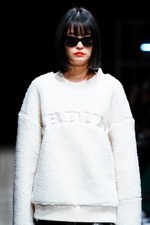 ナード ユニット 2019年春夏コレクション - メディアに支配される不健全社会への反発｜写真13