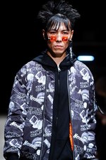 ナード ユニット 2019年春夏コレクション - メディアに支配される不健全社会への反発｜写真15