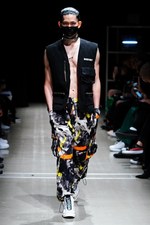 ナード ユニット 2019年春夏コレクション - メディアに支配される不健全社会への反発｜写真18