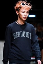 ナード ユニット 2019年春夏コレクション - メディアに支配される不健全社会への反発｜写真25