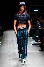 ナード ユニット 2019年春夏コレクション - メディアに支配される不健全社会への反発｜写真26