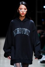 ナード ユニット 2019年春夏コレクション - メディアに支配される不健全社会への反発｜写真43