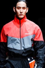 ナード ユニット 2019年春夏コレクション - メディアに支配される不健全社会への反発｜写真49