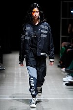 ナード ユニット 2019年春夏コレクション - メディアに支配される不健全社会への反発｜写真58