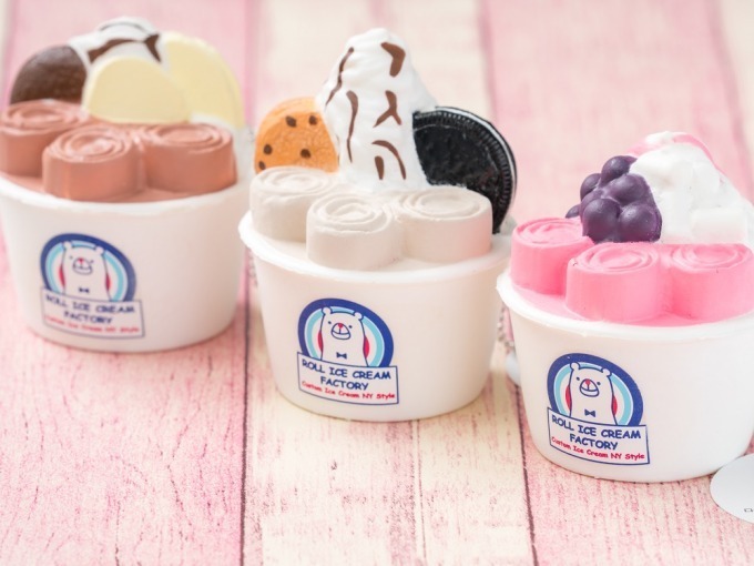 ロールアイスクリームファクトリーのロールアイスが“ぷにぷに感触”のおもちゃ・スクイーズに | 写真