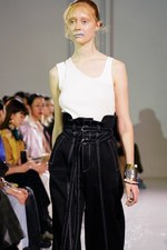 ミューラル 2019年春夏コレクション - クリムト《接吻》の艶やかさとレースの絵画的表現｜写真2