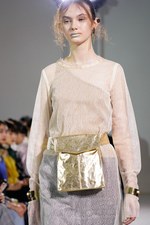 ミューラル 2019年春夏コレクション - クリムト《接吻》の艶やかさとレースの絵画的表現｜写真4