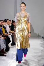 ミューラル 2019年春夏コレクション - クリムト《接吻》の艶やかさとレースの絵画的表現｜写真24