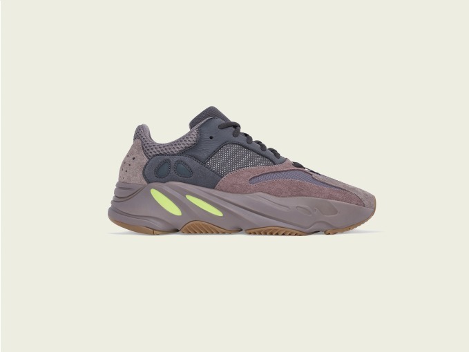 アディダス(adidas) YEEZY BOOST 700｜写真1