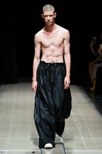 アール エー ビー ディー 2019年春夏コレクション、強烈なフラッシュとノイズの中で目覚めた服｜写真31